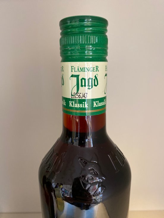 Das Foto zeigt den Flaschenhals einer Fläminger Jagd Flasche