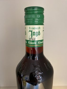 Das Foto zeigt den Flaschenhals einer Fläminger Jagd Flasche